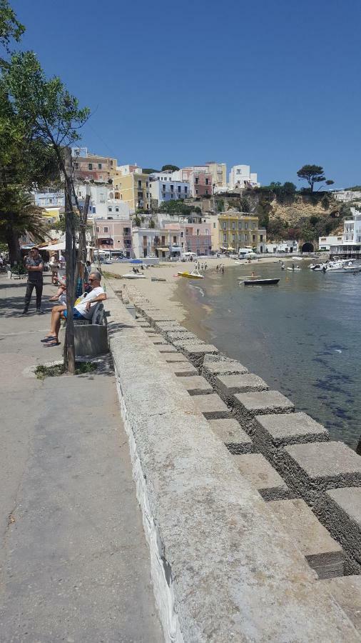 La Casa Sugli Archi Hotel Ponza Exterior photo